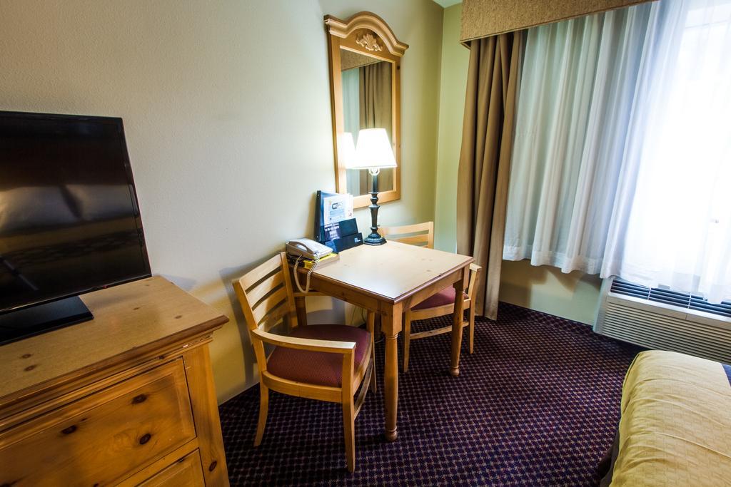 Hotel Super 8 By Wyndham Marana/tucson Area